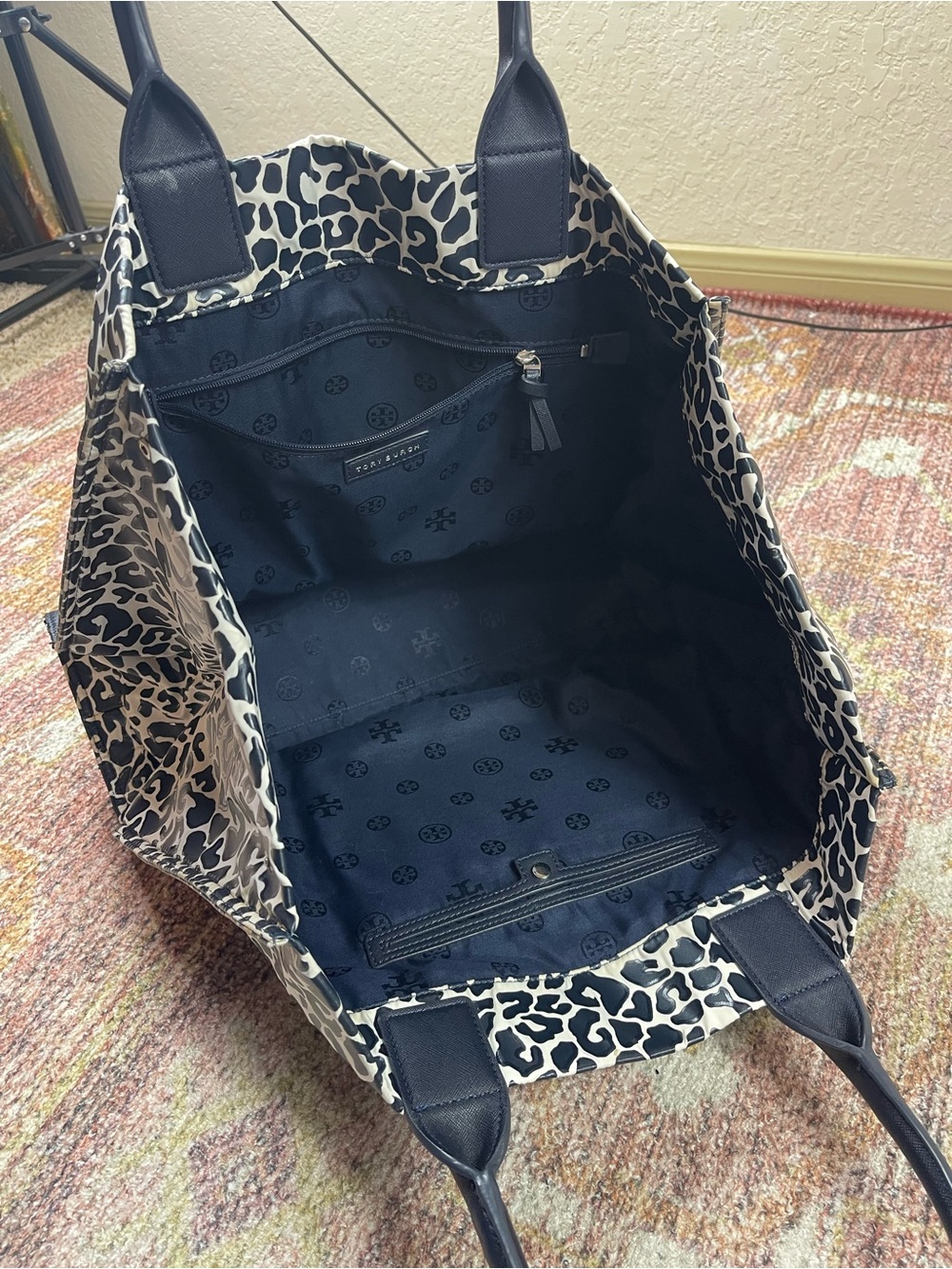 Tory Burch Ella Printed Large Tote Bag Blue Leopard - Picture 7 of 11